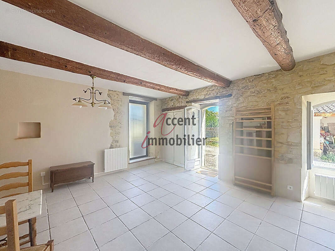 Maison de village en pierre avec une place de parking privative  Gordes - photo 4