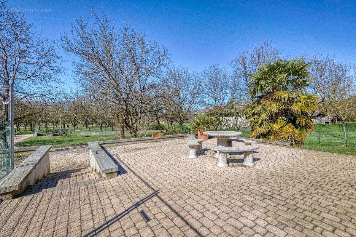 Maison 208 m² à Saint-Quentin-Sur-Isere  - photo 13