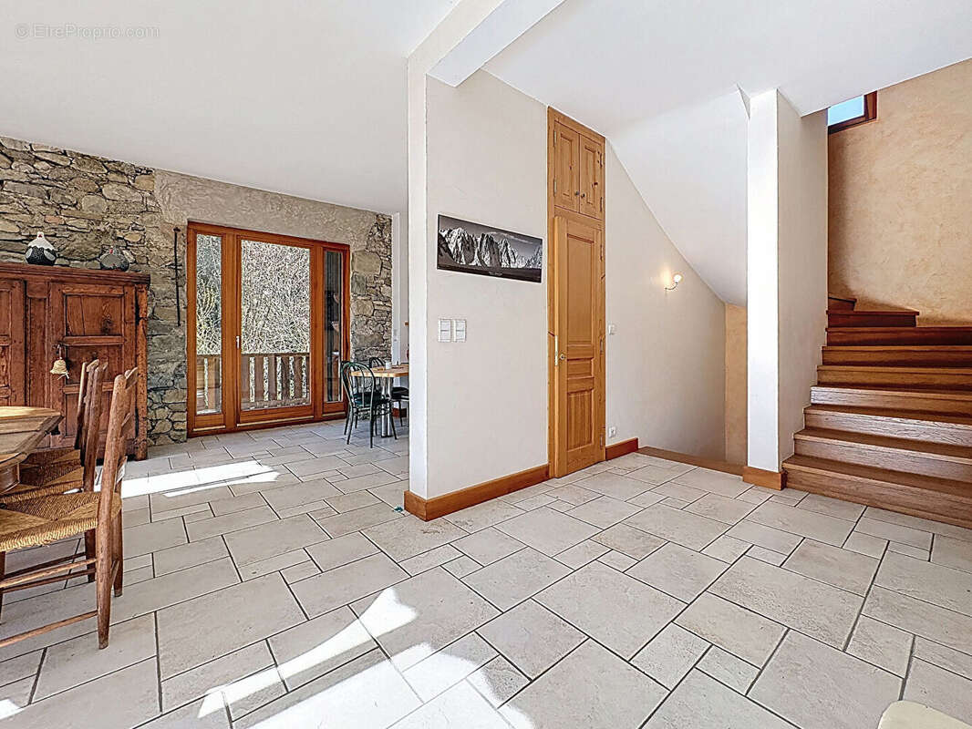 Maison La Roche Sur Foron 6 pièce(s) 172m2 - photo 3