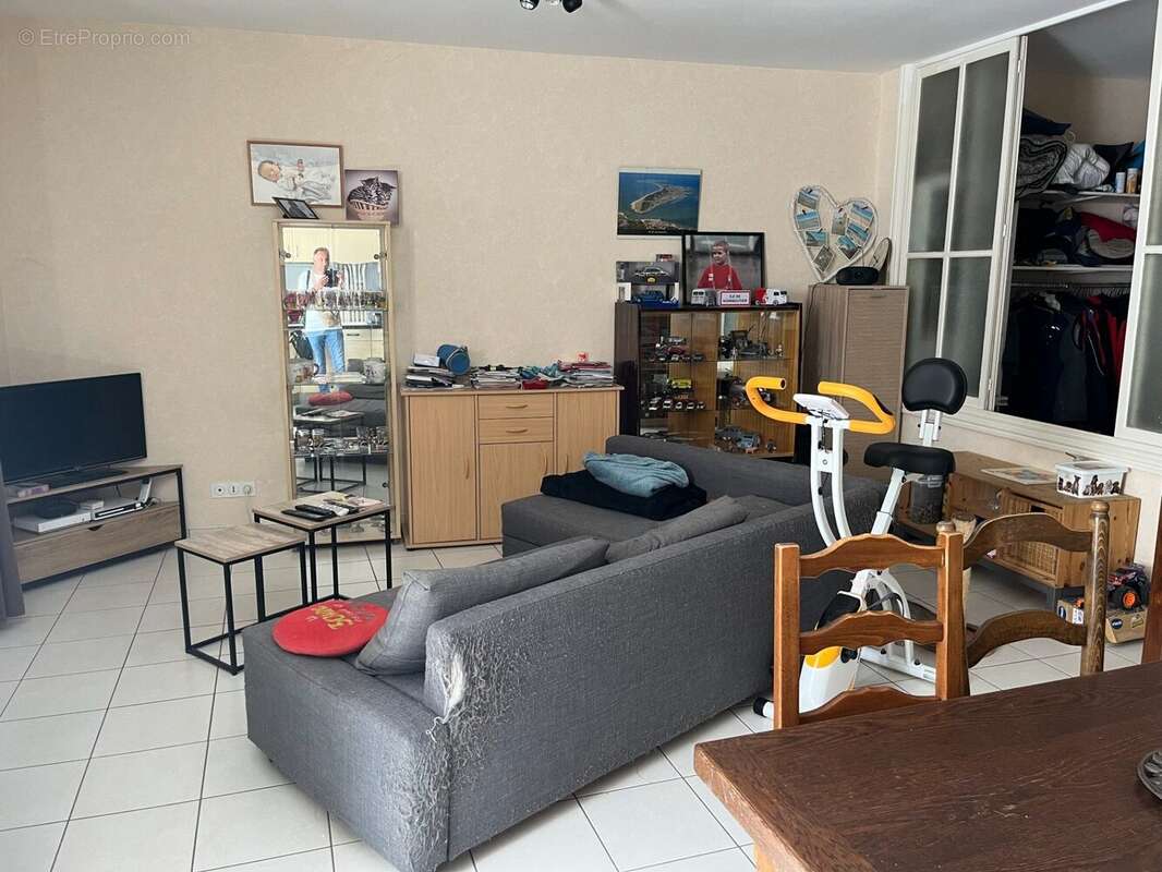 Appartement à COURS-LA-VILLE