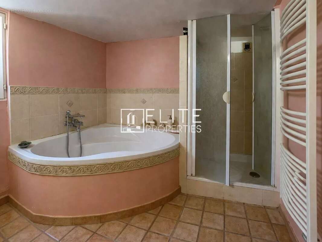Grasse : Maison de Maître avec Potentiel Constructible Majeur ! - photo 22