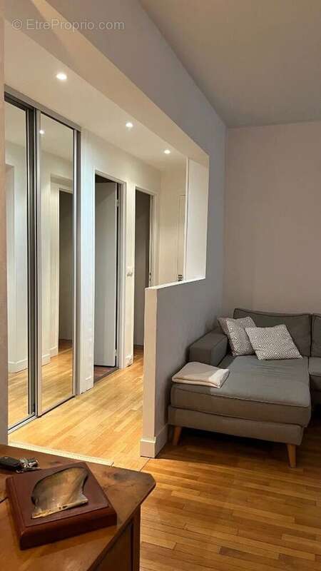 Appartement à LA GARENNE-COLOMBES