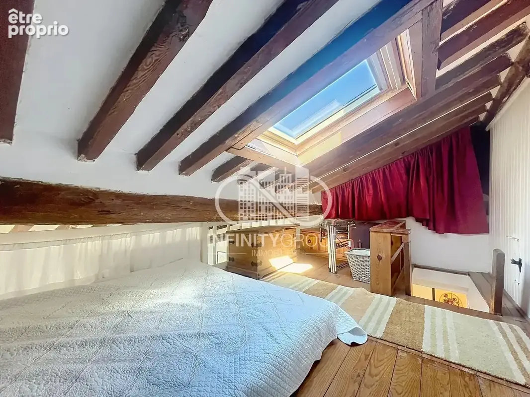 Vieil Antibes – Dernier étage  T2 de charme avec mezzanine - photo 6