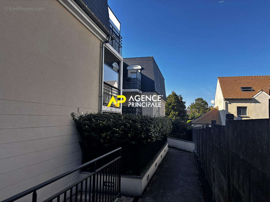 Appartement à SARTROUVILLE