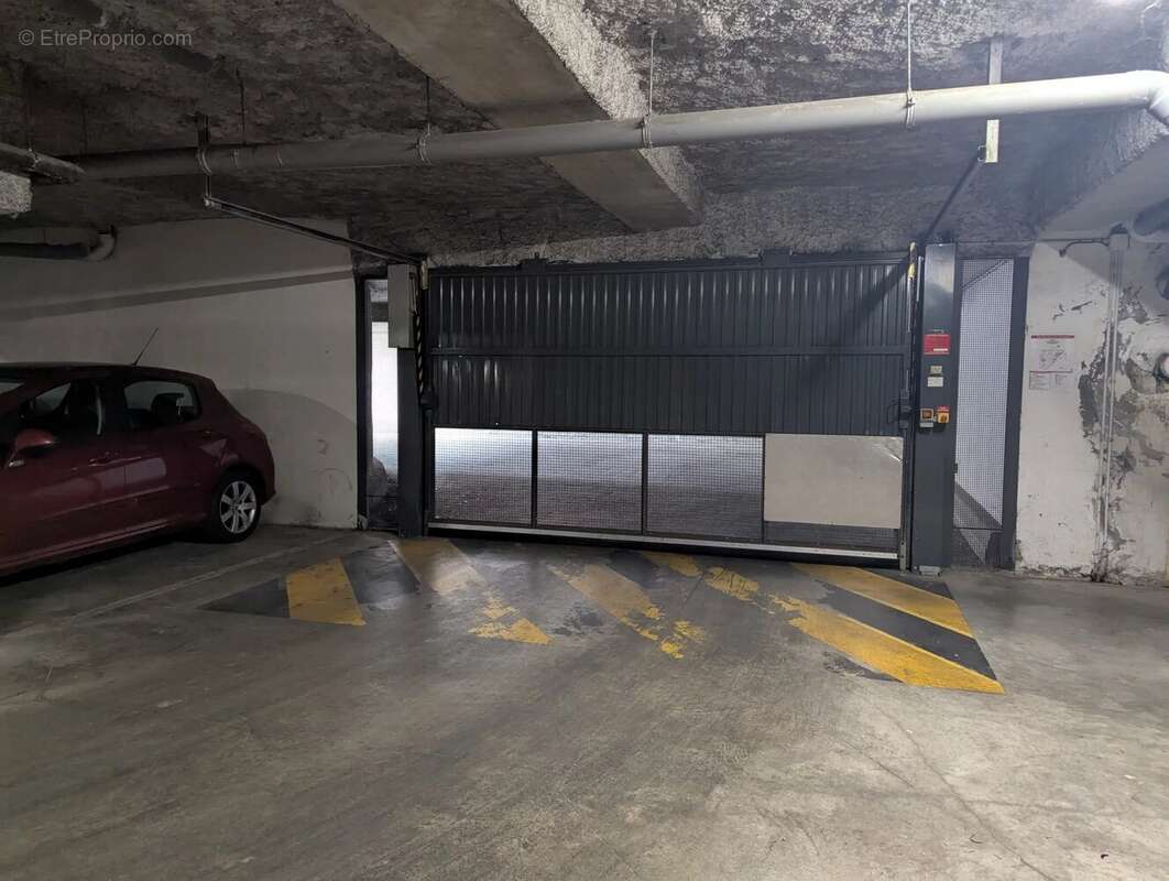 A vendre : parking sous-sol - embouchure/ponts jumeaux - photo 3