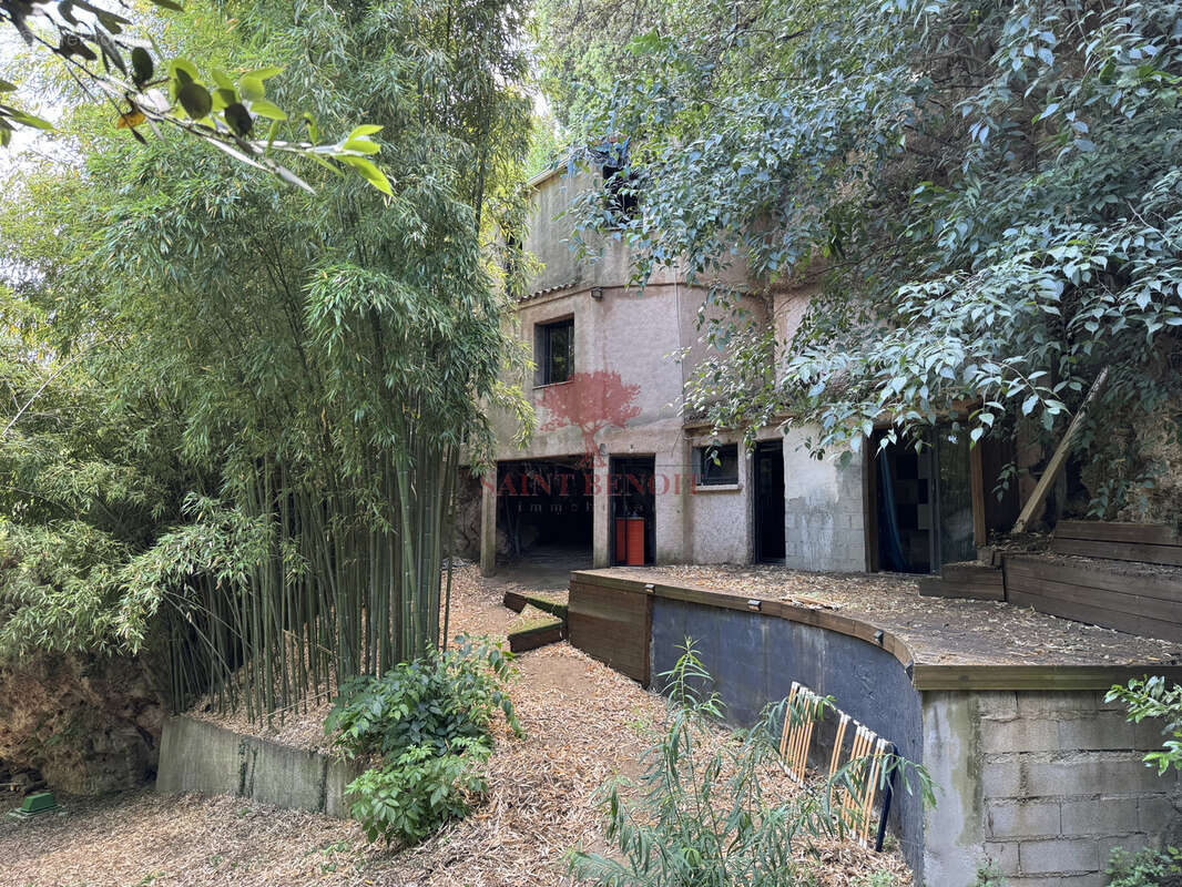 Maison de type t3 sur 2 niveaux et un appartement de type t2 sur une parcelle arboree de 6069m2 avec un bassin - photo 42