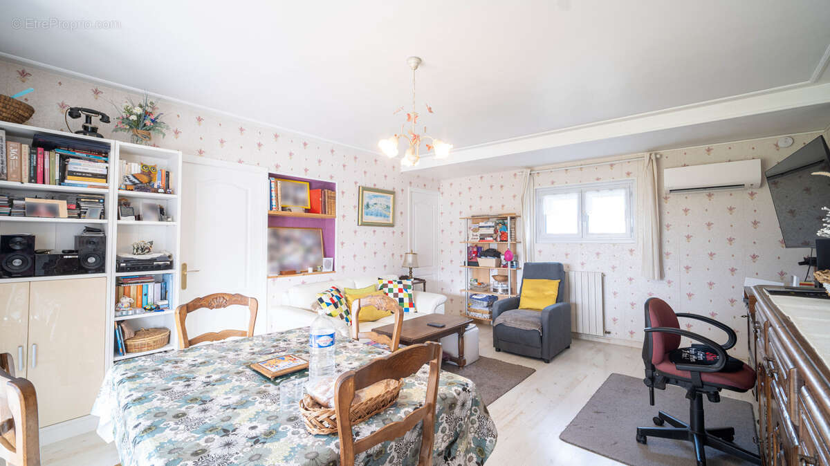 Maison à MONTELIMAR