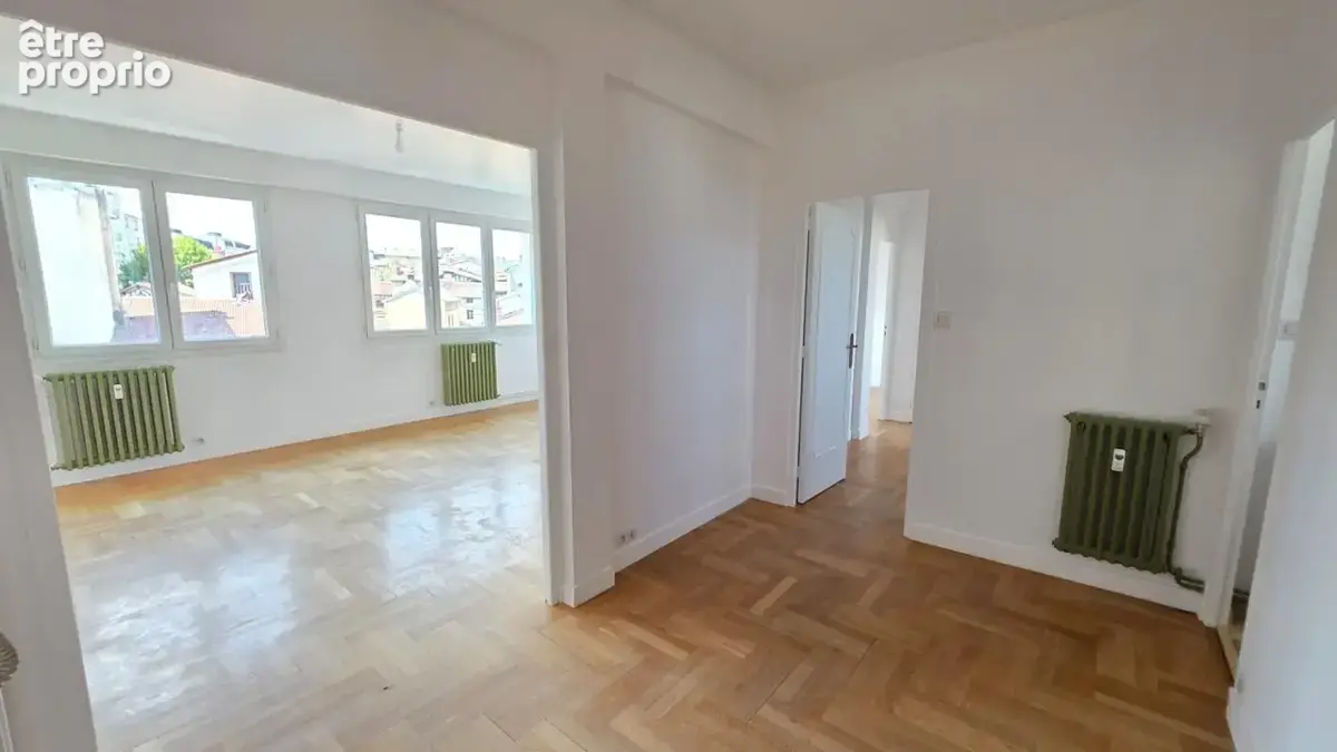 Appartement de type 3  79 m² ,  renove avec gout au 6 eme etage et avec ascenseur - - photo 2