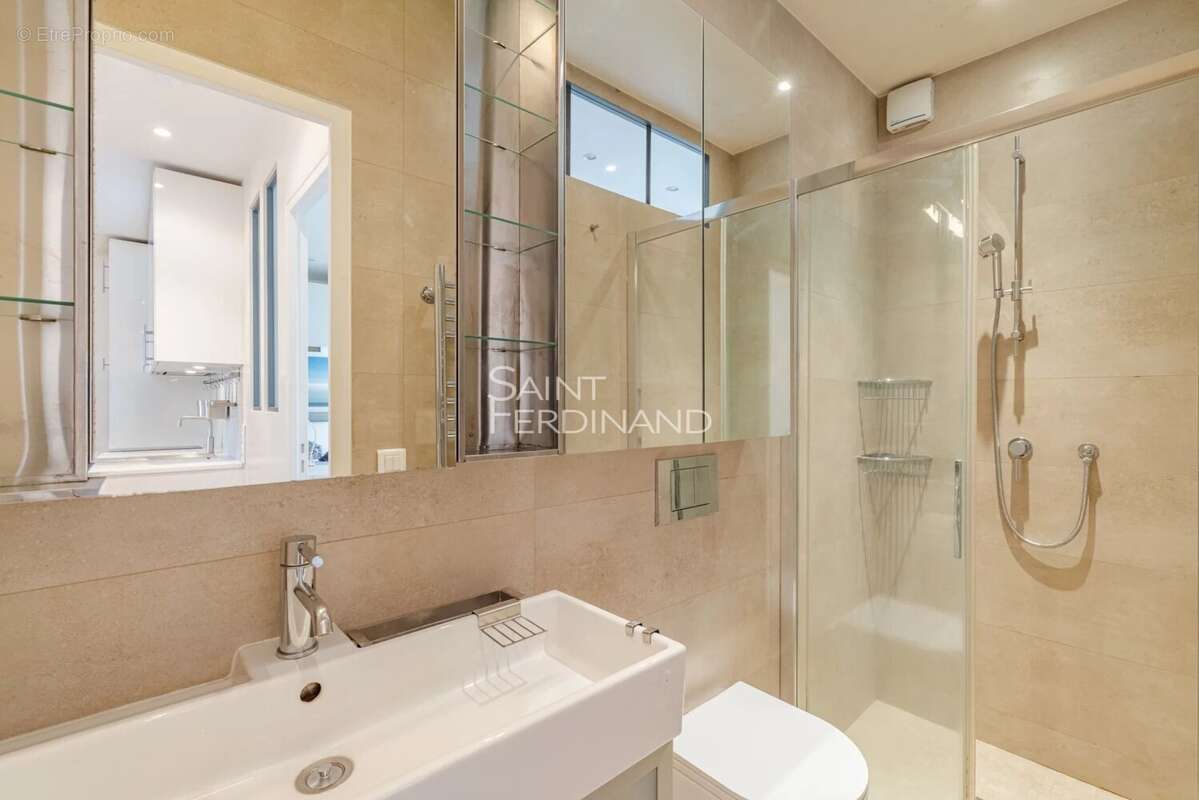 Appartement à PARIS-17E