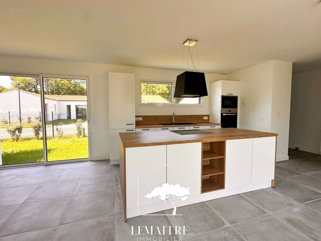 Maison à LES MATHES