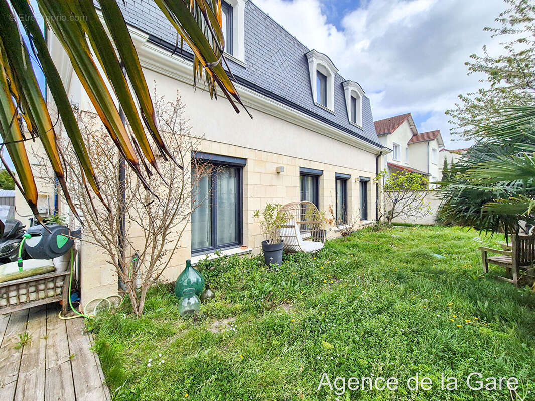 Maison à CARRIERES-SUR-SEINE