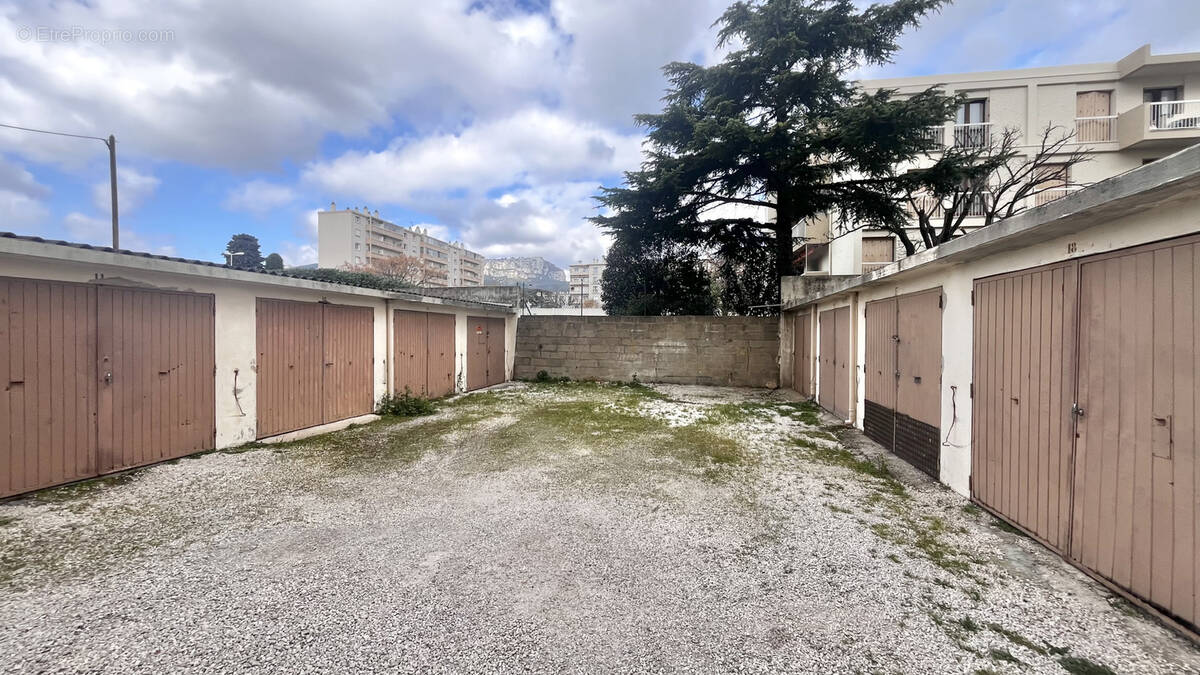 Parking à TOULON