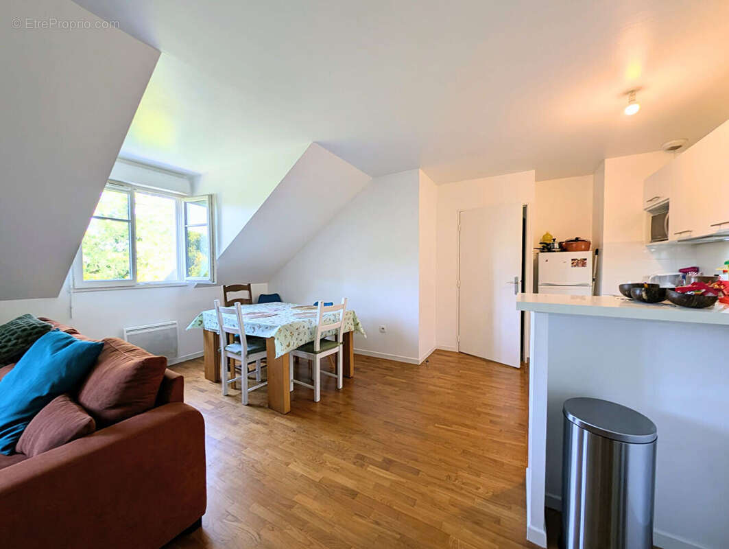 SARTROUVILLE - Appartement 2 pièces de 58 M² avec cave et parking en sous-sol - photo 4
