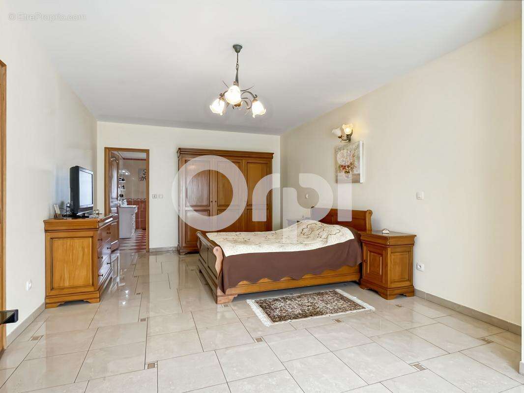 Maison à SAINTE-GEMME-MORONVAL