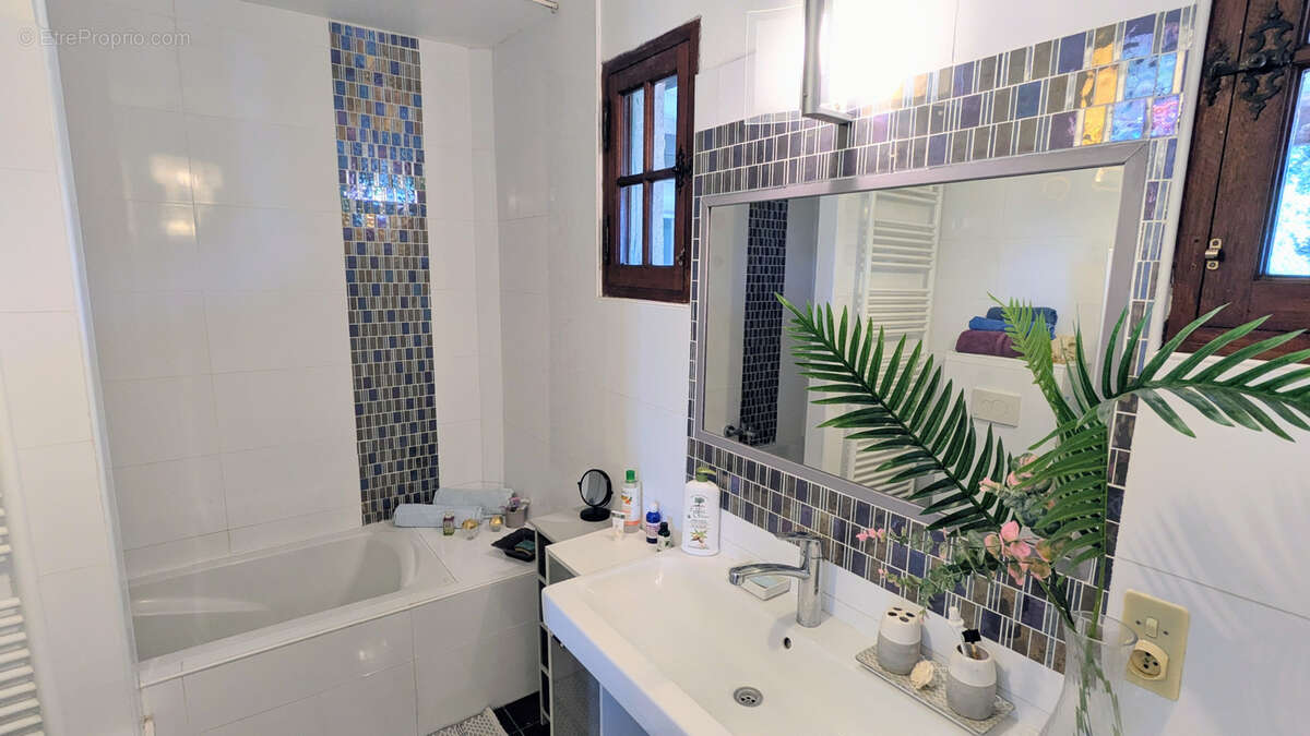 Maison à TOURRETTES-SUR-LOUP