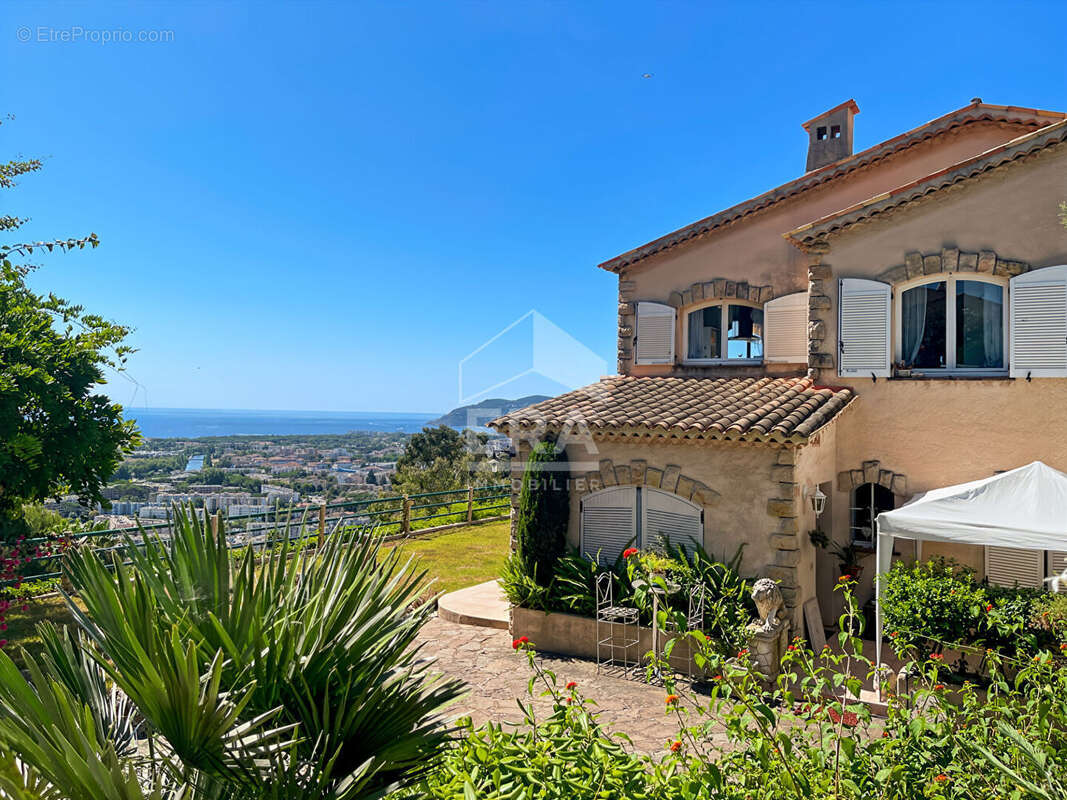 Maison à MANDELIEU-LA-NAPOULE
