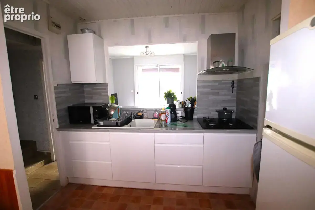 Immeuble de rapport - 2 appartements et 2 commerces - photo 3