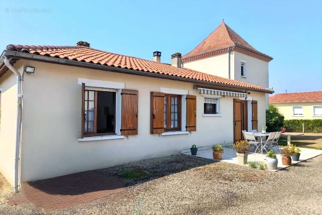 Maison à CREYSSE