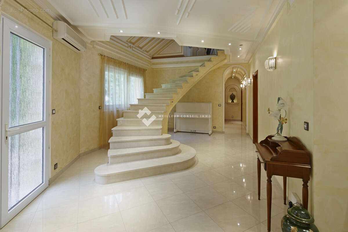 Maison à QUINCY-VOISINS