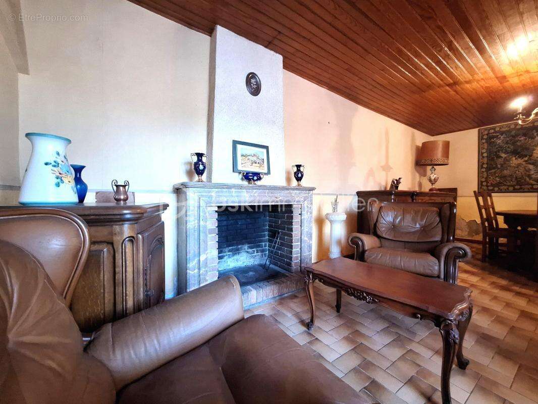 Maison de village - fort potentiel - 88 m2 - 3 chambres - cellier - grenier amenageable - terrasse - photo 3