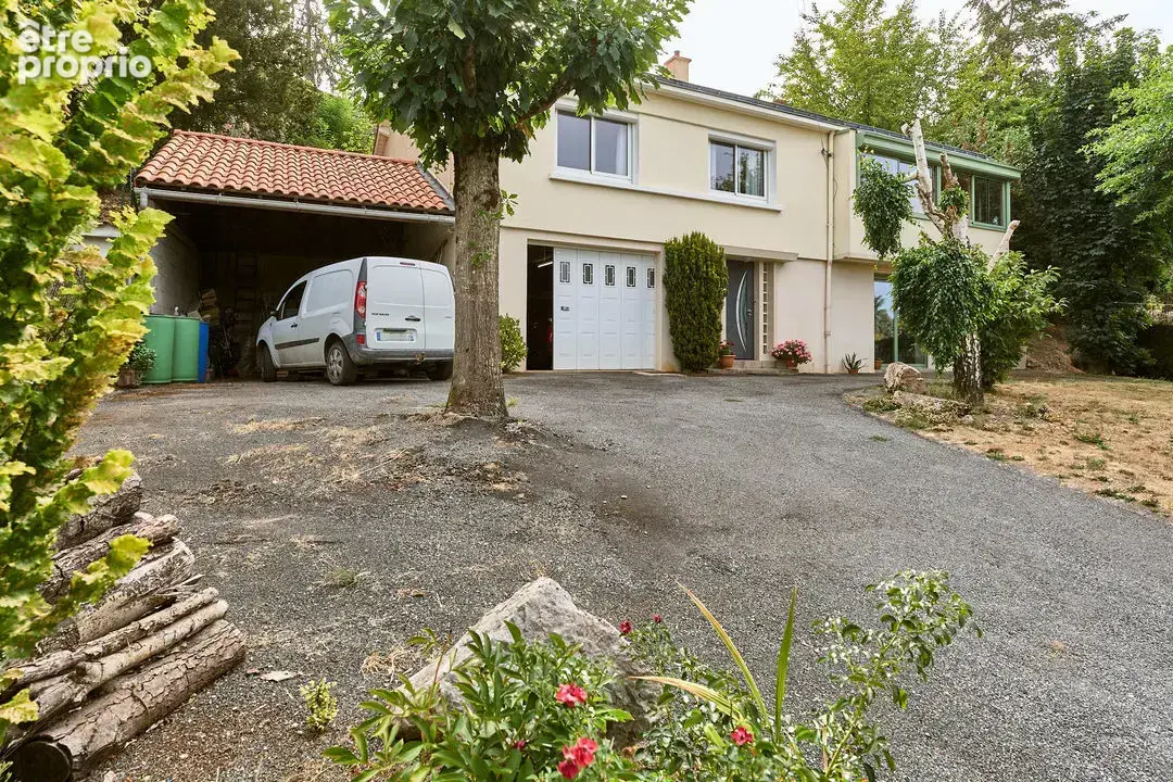 Maison SAINT-PIERRE-MONTLIMART avec vue imprenable - 3 chambres - photo 10
