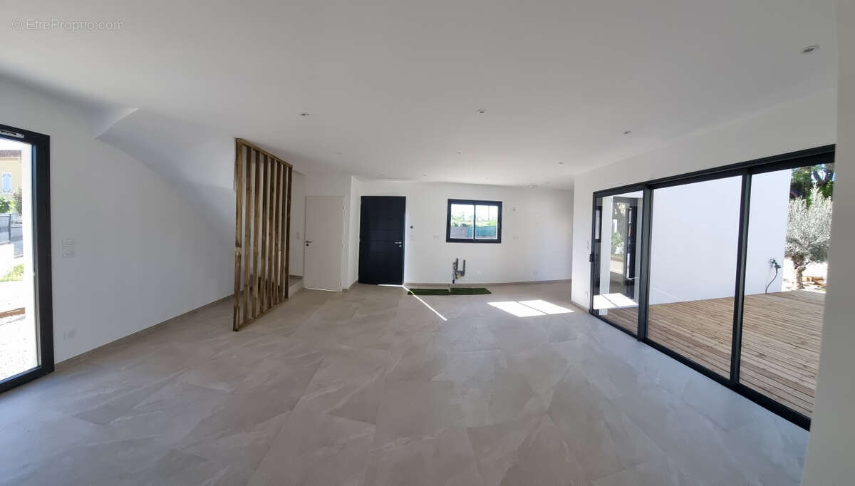 Maison à ROQUEBRUNE-SUR-ARGENS