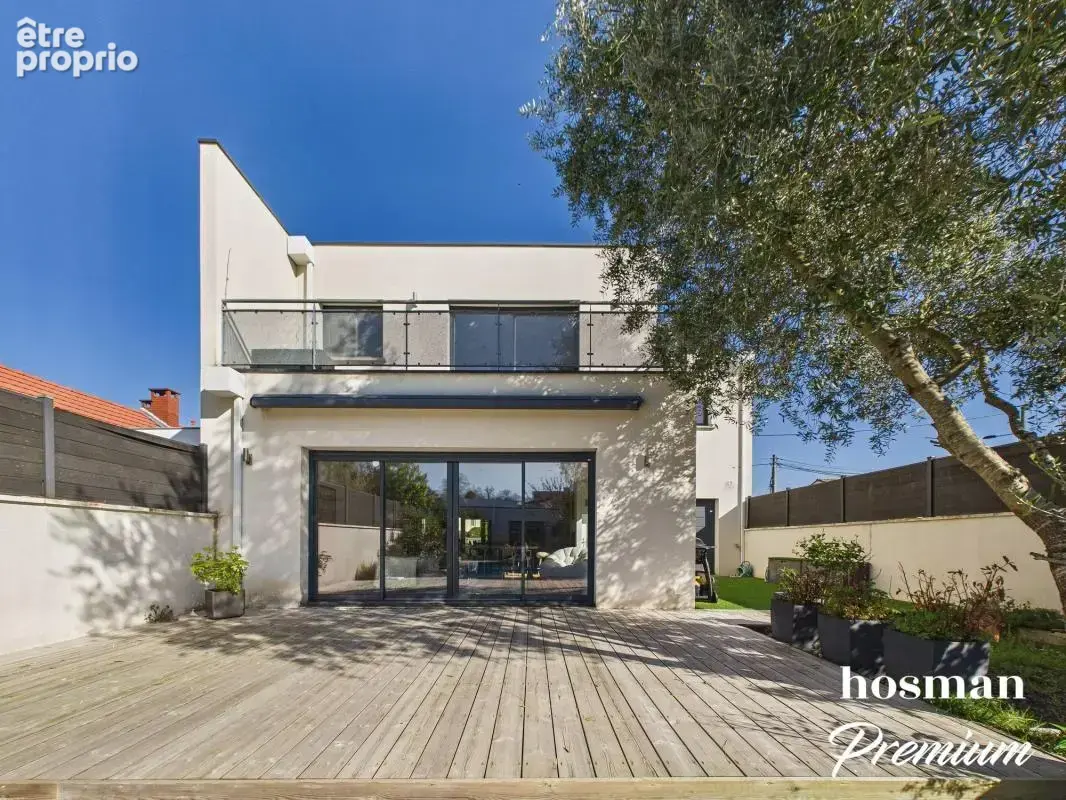 Maison de 160 m² avec piscine, terrasse, garage, dépendance - Stéhélin Bordeaux - photo 17