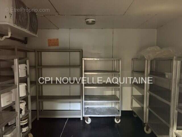 747 m² à Angouleme  - photo 5