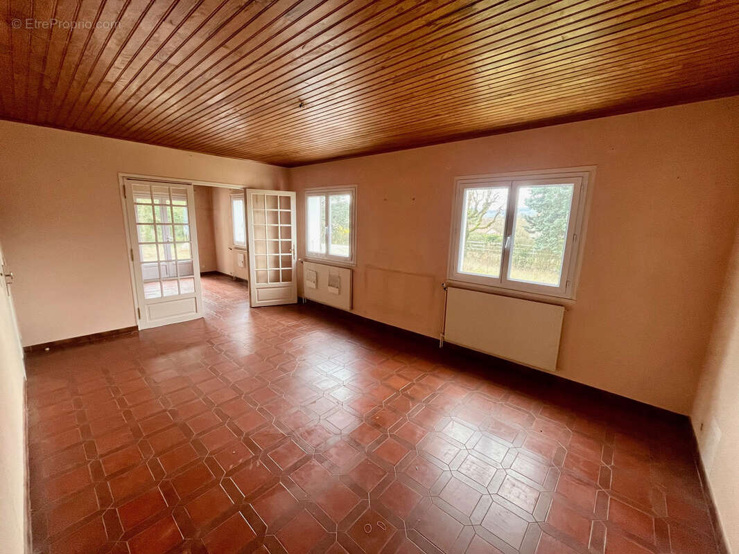 Maison à GREZIEU-LA-VARENNE