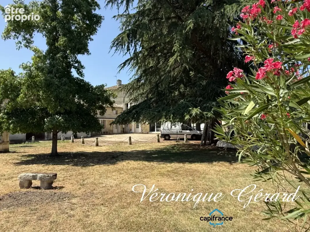 Belle maison en pierre de taille de 252 m², 7 chambres, combles aménageables, jardin paysager,3 garages - photo 19