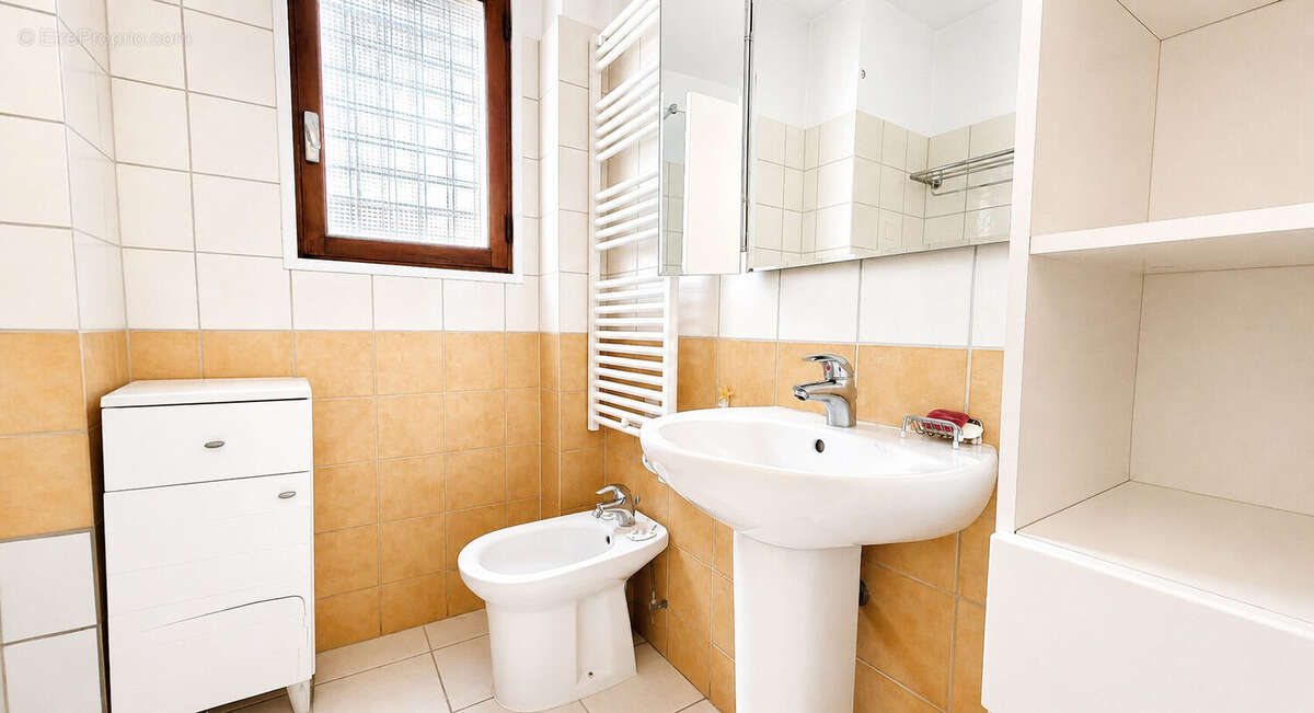 Appartement à BORMES-LES-MIMOSAS