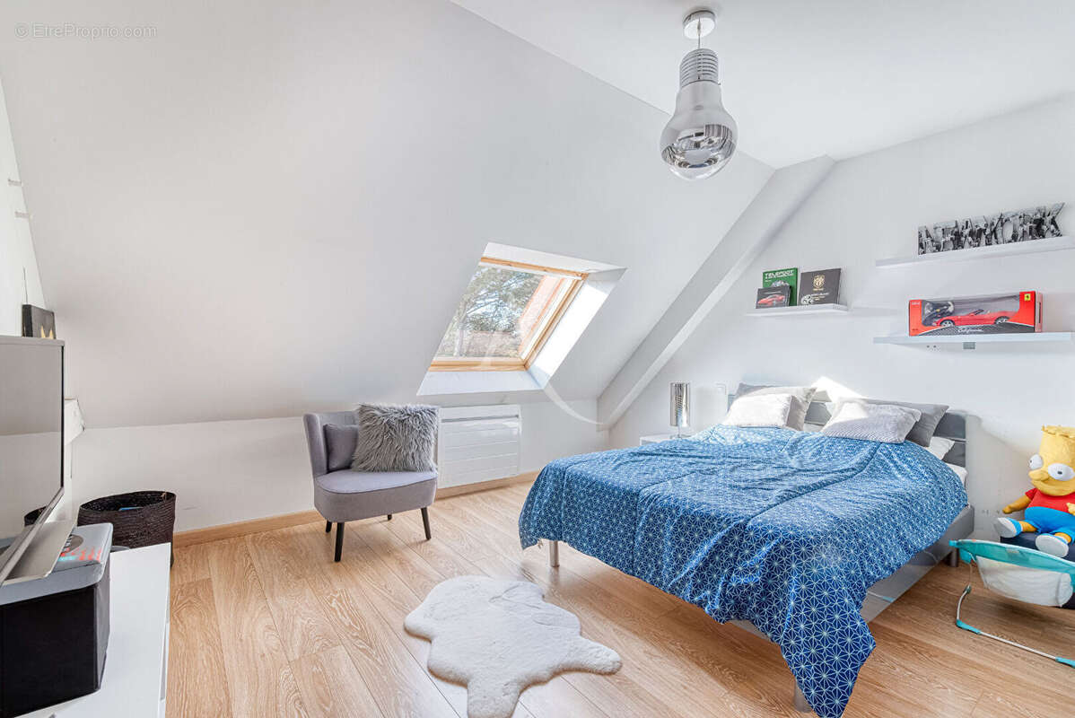 Maison à MONTREUIL-JUIGNE