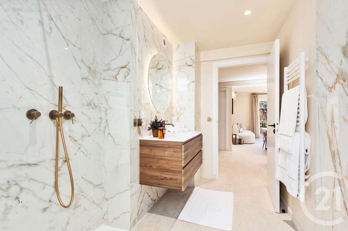 Appartement à ROQUEBRUNE-CAP-MARTIN