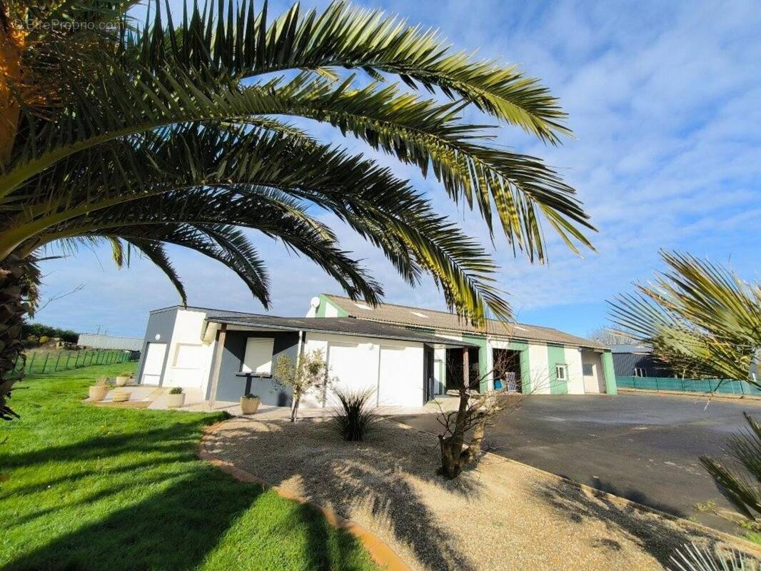 Photo 1 - Commerce à KERMARIA-SULARD