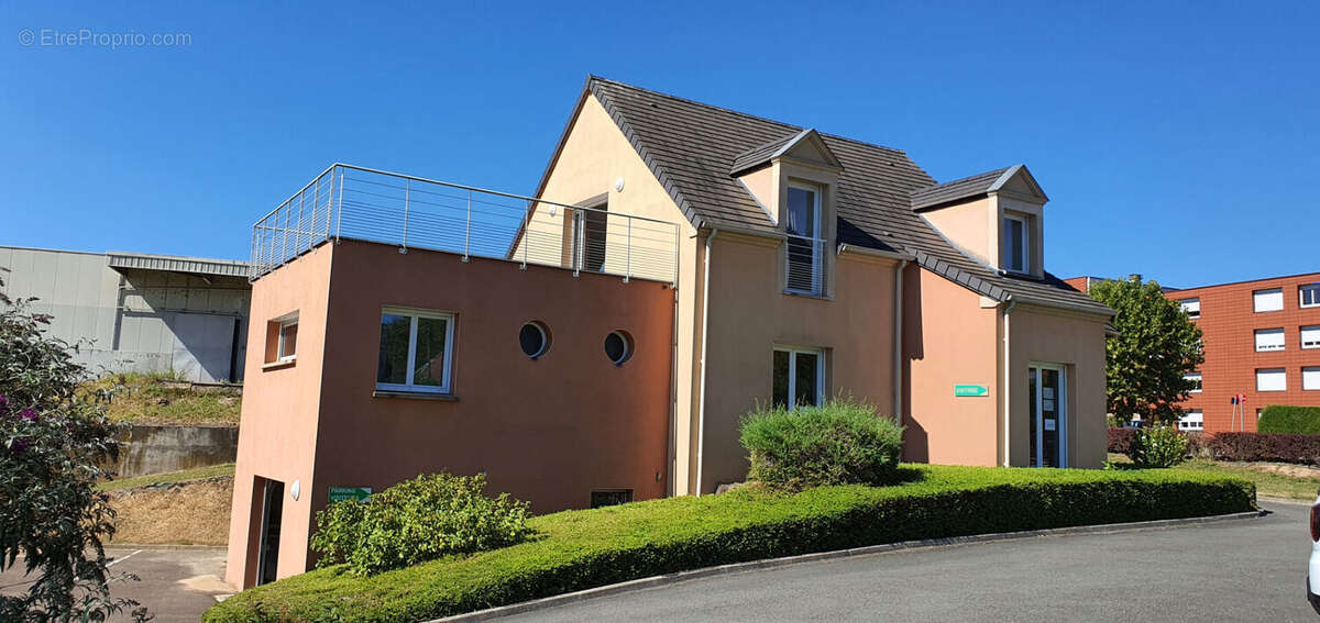 Commerce à MONTCEAU-LES-MINES