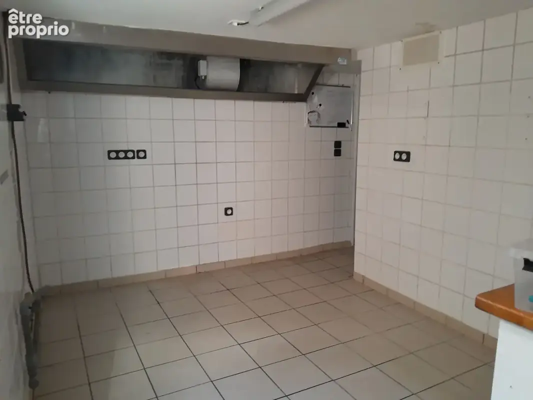 La Guerche De Bretagne, local commercial de 100 m². - photo 7