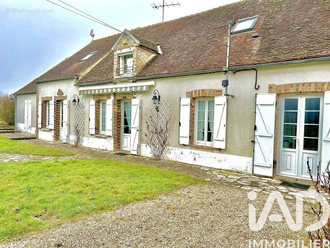 Maison 165 m² à La Belliole  - photo 2