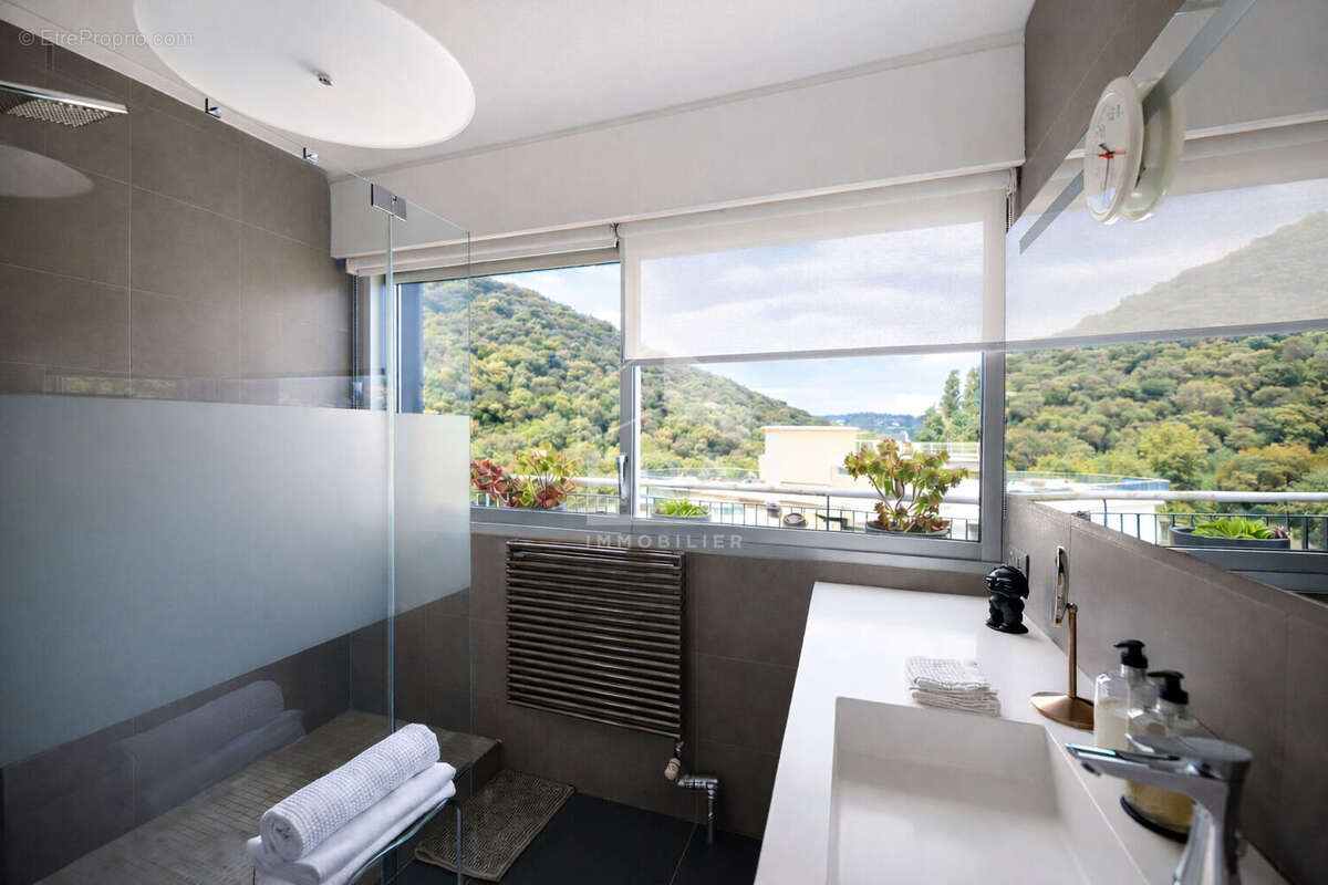 Appartement à MANDELIEU-LA-NAPOULE