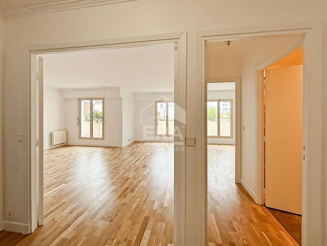 Appartement à PARIS-16E