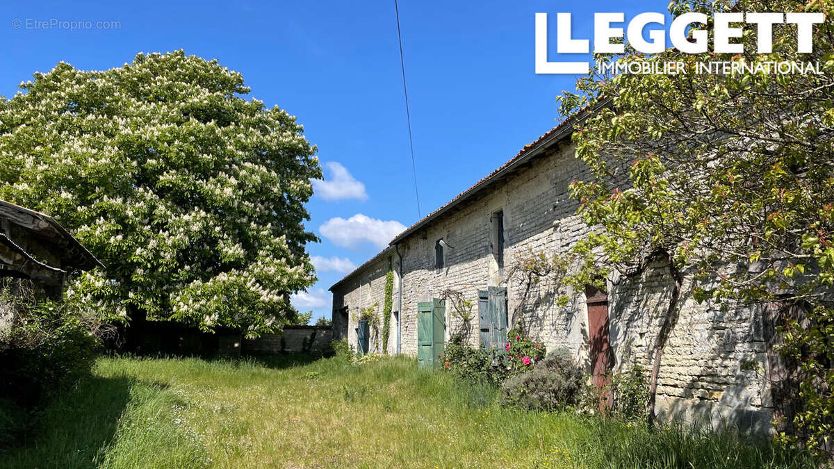 Maison à CHEF-BOUTONNE