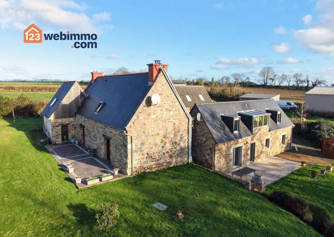 Maison à PLOUGRESCANT