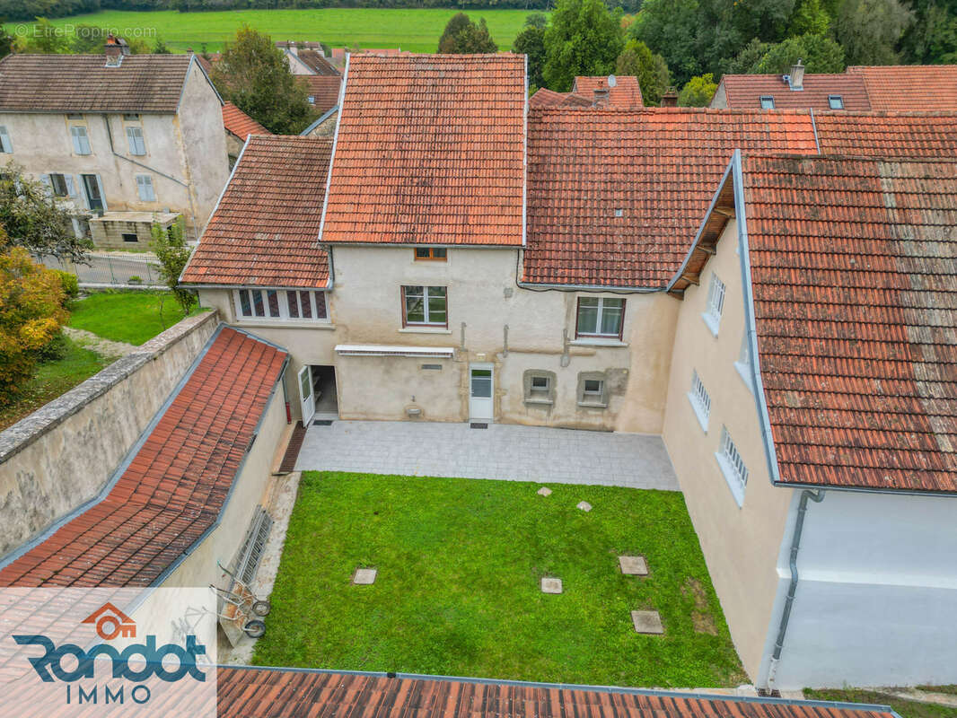Maison à AVOT