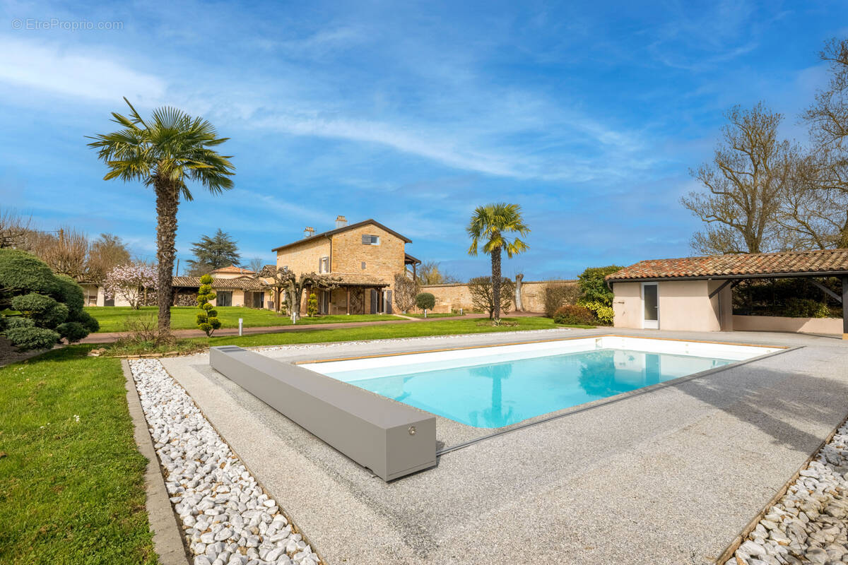 Maison à CHARNAY-LES-MACON
