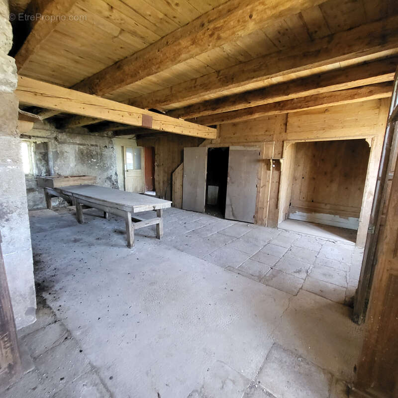 Maison en pierres avec ancienne grange - photo 9