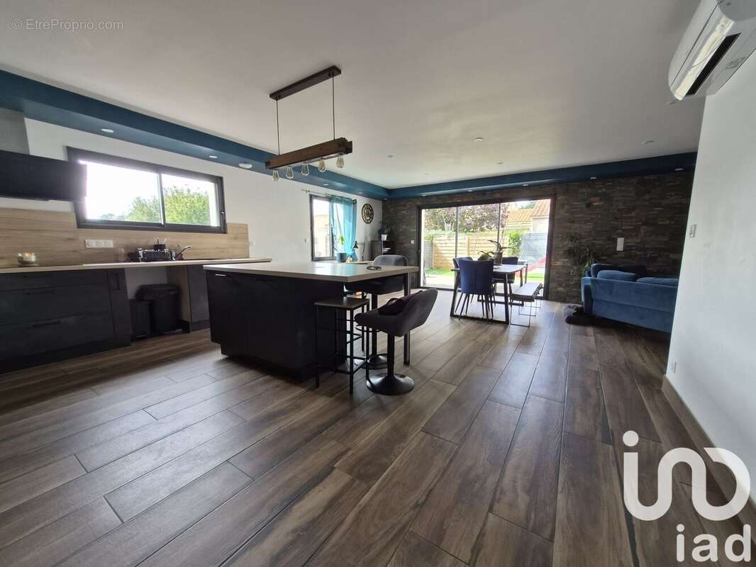 Maison 111 m² à Longeville-Sur-Mer  - photo 5