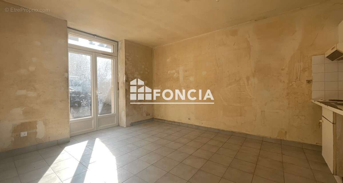 Commerce à CORBEIL-ESSONNES