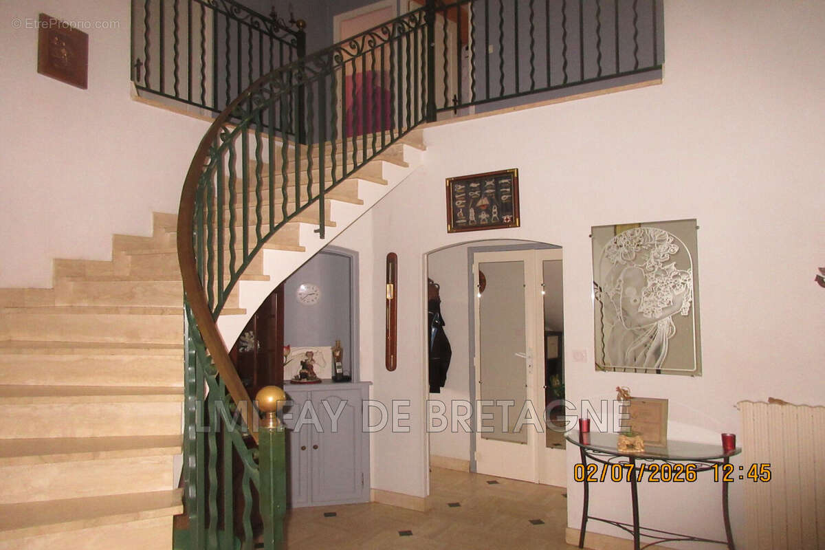 Maison 202 m² à Saint-Nicolas-De-Redon  - photo 2
