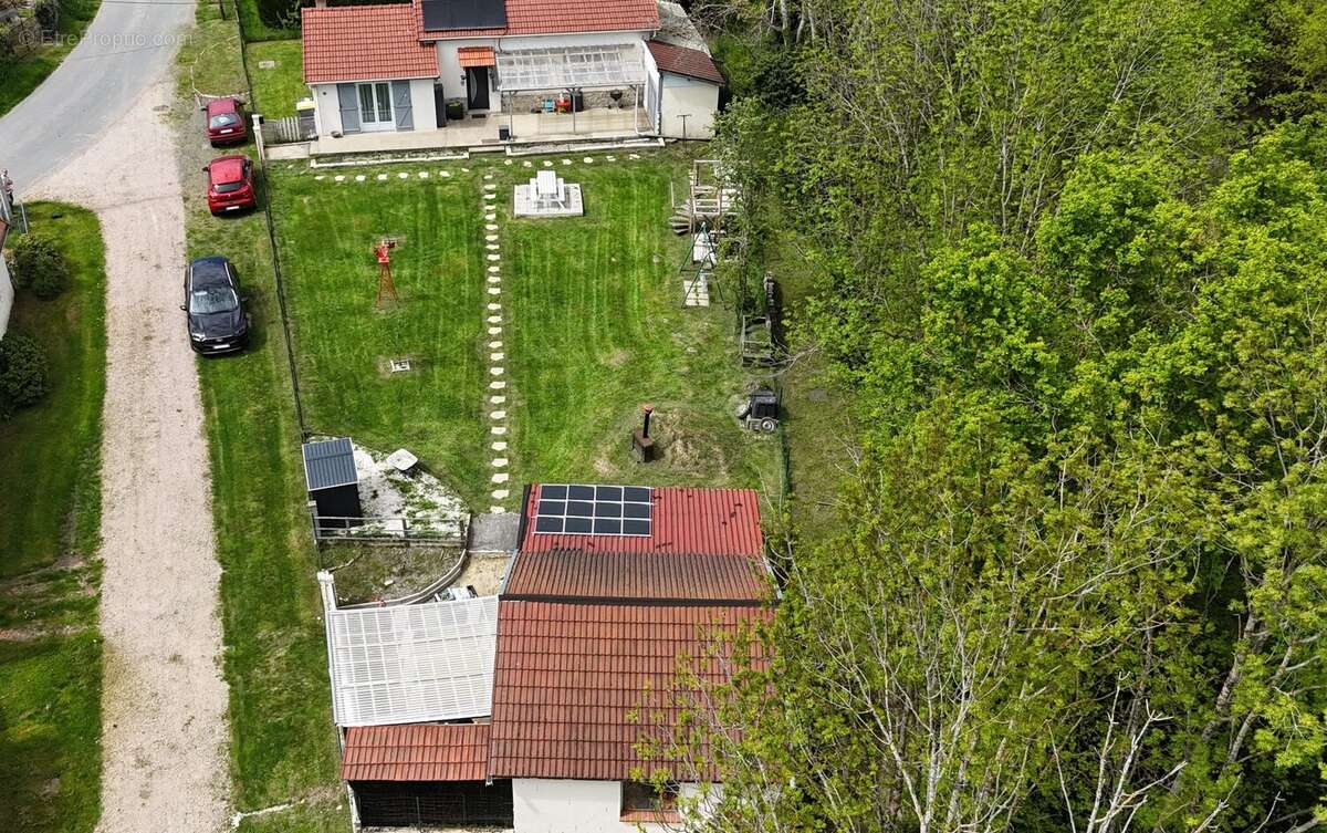 Maison à BELLENAVES
