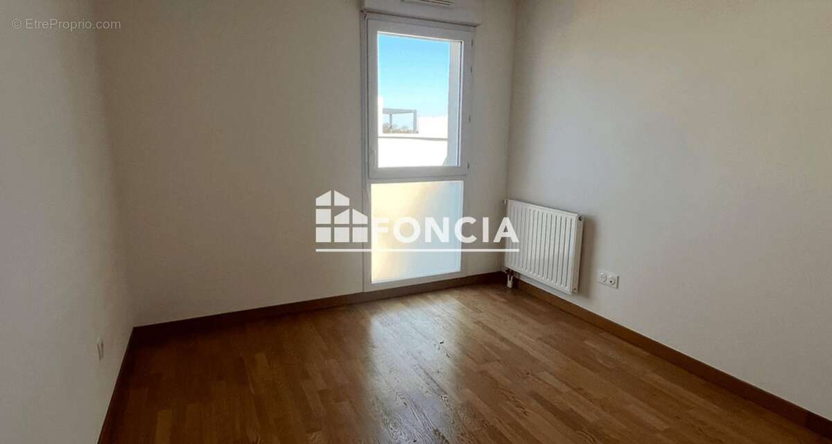Idéalement situé dans résidence sécurisée, au calme, proche gare et commodités, beau DUPLEX 4 pièces avec grande terrasse au der - photo 4