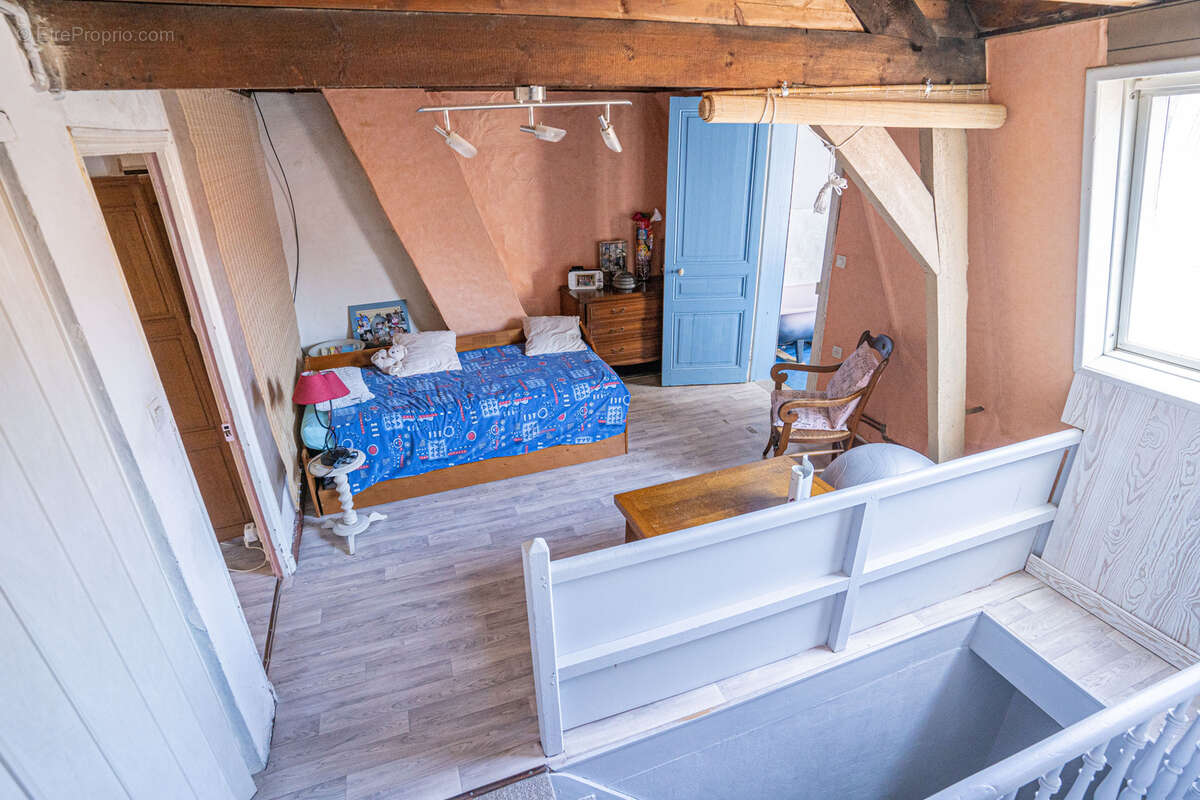 Secteur Voltaire, maison type 1920,  96m2, 2chambres, cour. - photo 8